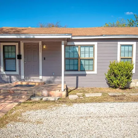 Nice 3B 2Ba Near Downtown 2 Min Atandt Center
